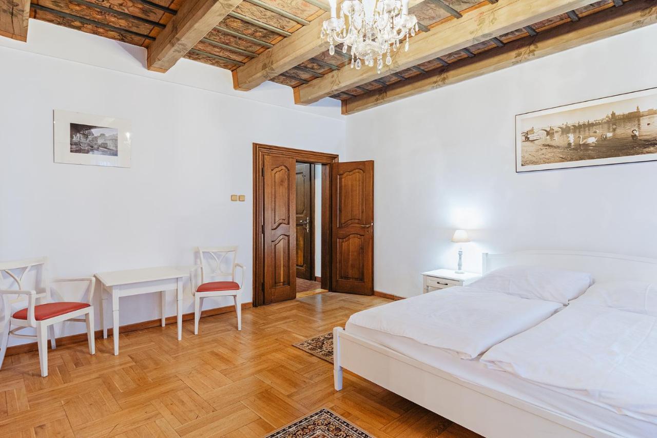 U Cerneho Medveda- At The Black Bear Apartment Praga Exterior foto