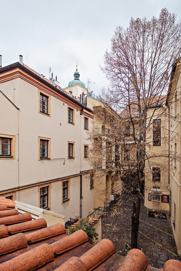 U Cerneho Medveda- At The Black Bear Apartment Praga Exterior foto