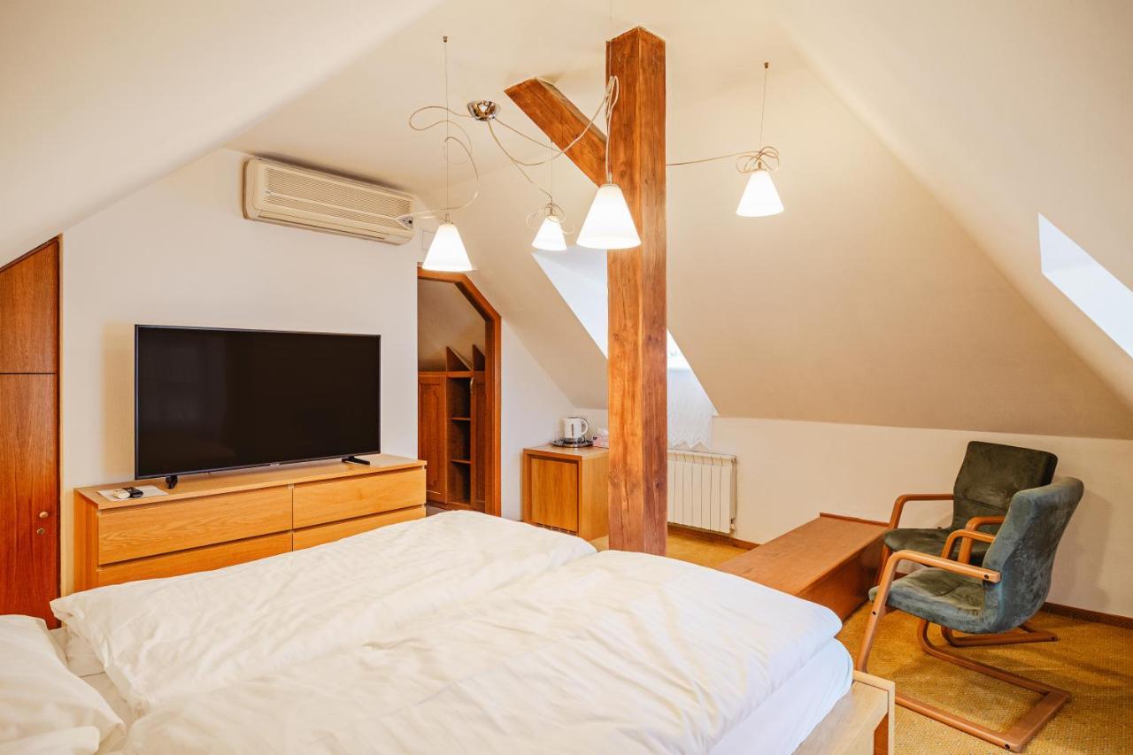 U Cerneho Medveda- At The Black Bear Apartment Praga Exterior foto