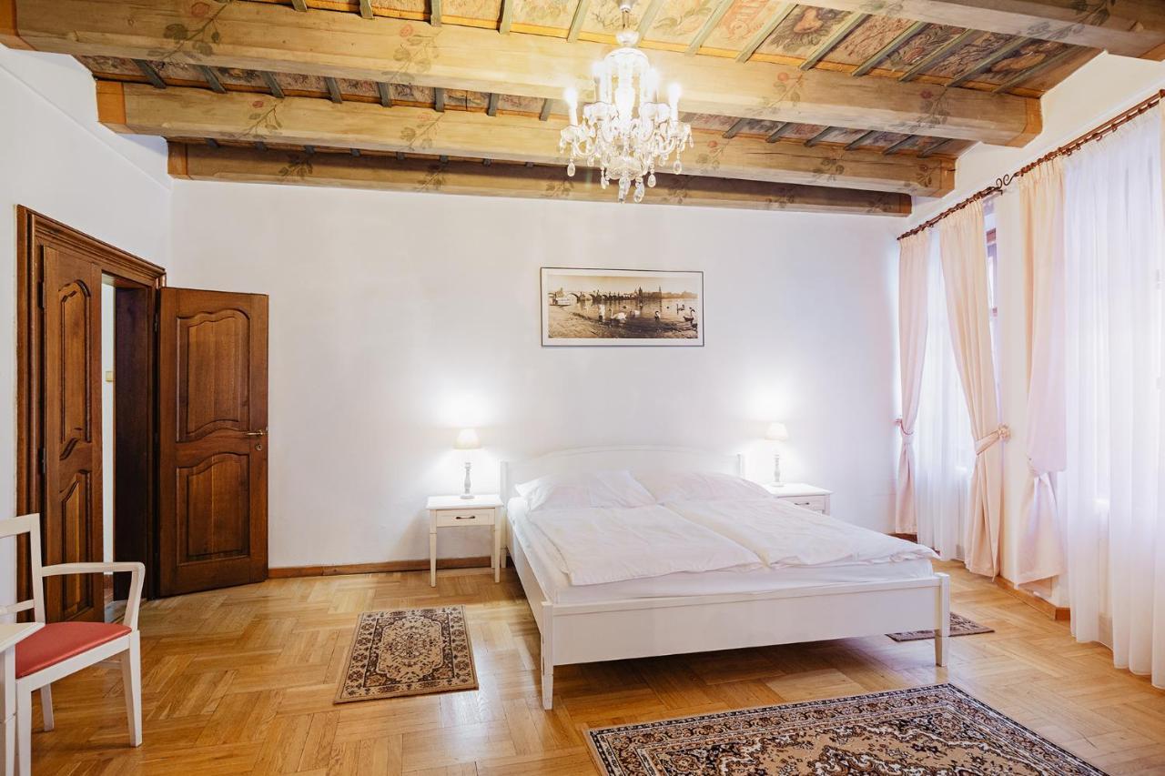 U Cerneho Medveda- At The Black Bear Apartment Praga Exterior foto
