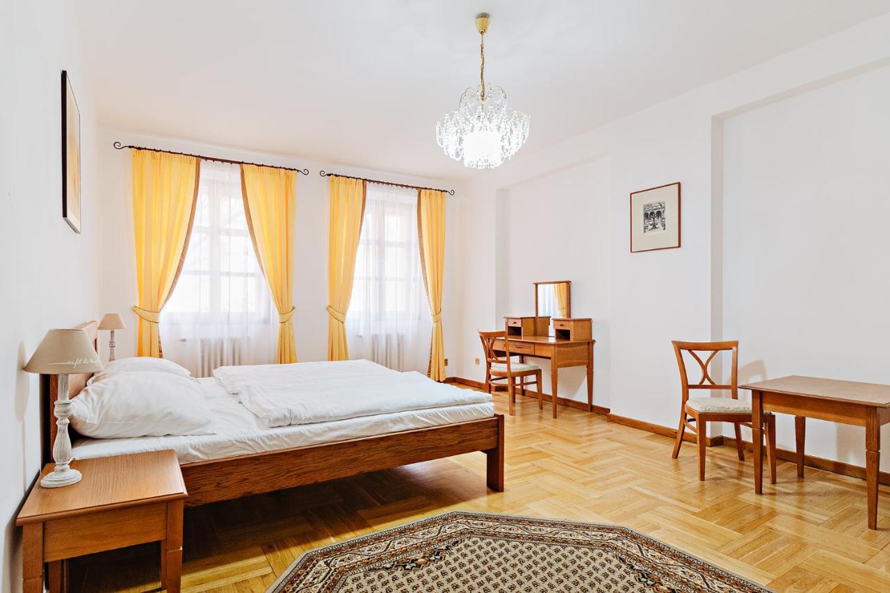 U Cerneho Medveda- At The Black Bear Apartment Praga Exterior foto